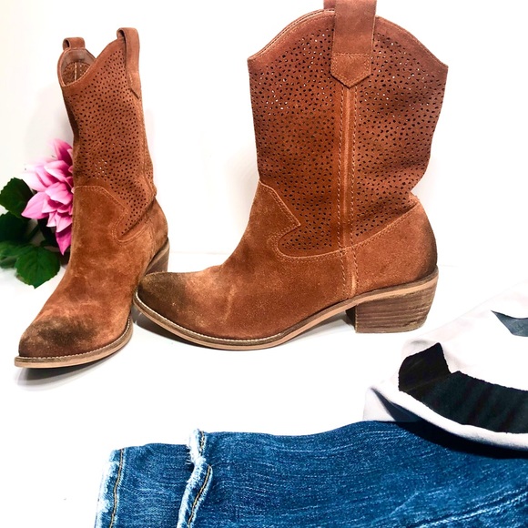 BCBG Suede Boot Rust color size 7.5 B - Picture 2 of 16